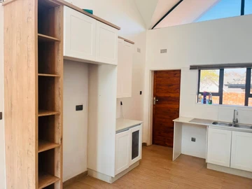 3 Bedroom Flat & Apartment