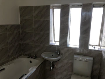 3 Bedroom Flat & Apartment