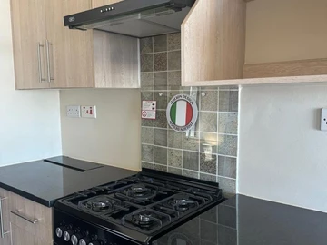 2 Bedroom Flat & Apartment