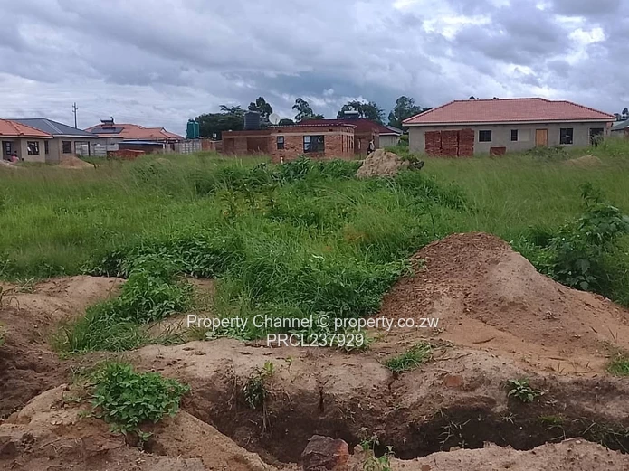 Serviced 200m² Stand on Tarred Main Road, Glen View 1