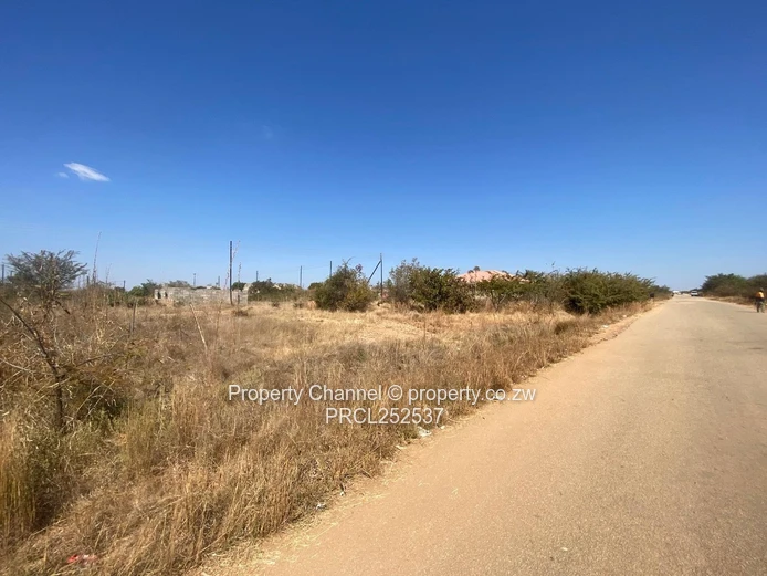 Prime 300m² Stand on Tarred Main Road, Mbizo