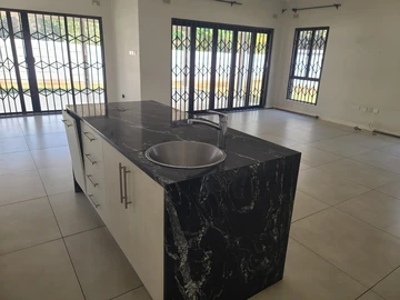 3 Bedroom Flat & Apartment