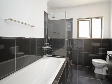 2 Bedroom Flat & Apartment
