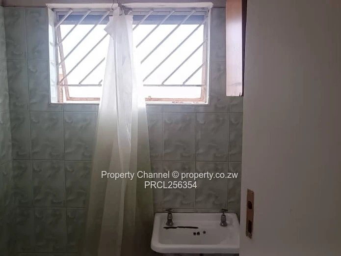 Msasa Park: 2-Bed Home with Covered Carport & Yard