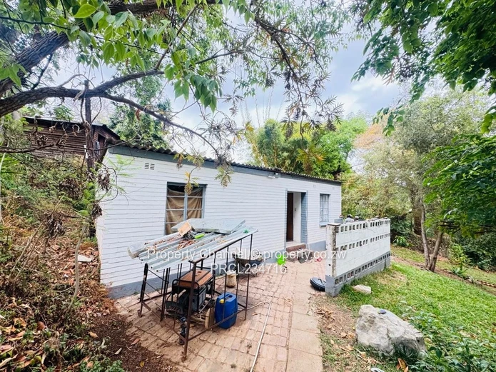 Glen Lorne 4-Bed on 7,033m² — Pool, Borehole & Gardens