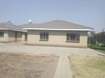 4-Bedroom Family House For Sale In Lochinvar,