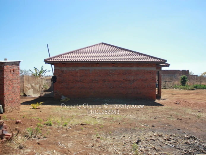 Incomplete 3 Bed Cottage on 2,500m² with Borehole in Knowe, Norton