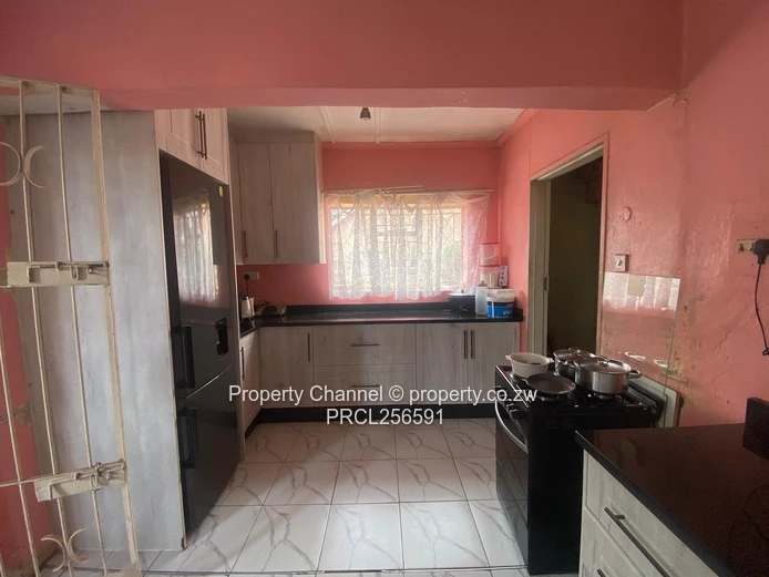Prime Four Bedroomed House In Cranborne