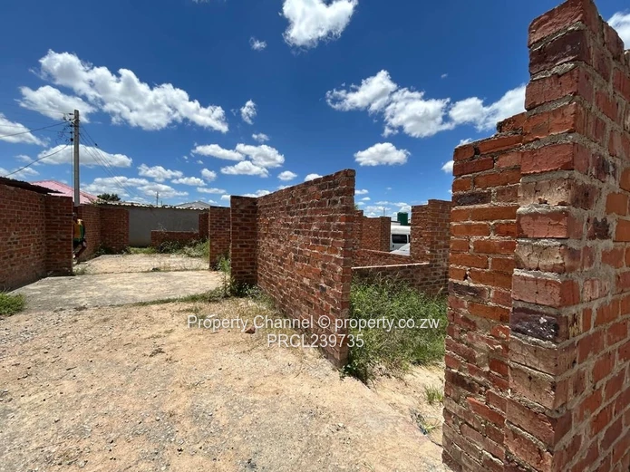 COMPLETE TO TASTE! 4 Bedroom House Southlea Park 