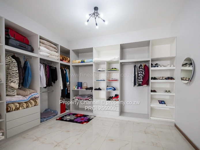Sunlit 5-Bed Umwinsidale Home with Marble Floors