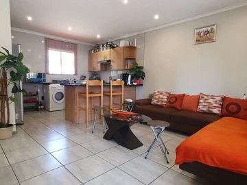 3 Bedroom Flat & Apartment
