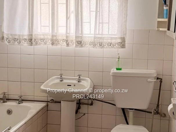 Mabelreign 3-Bed: Walled Yard, Water Tank, Fitted Kitchen