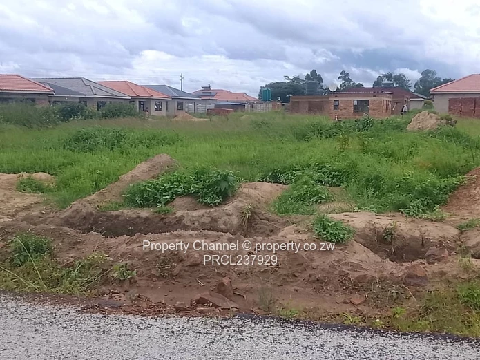 Serviced 200m² Stand on Tarred Main Road, Glen View 1