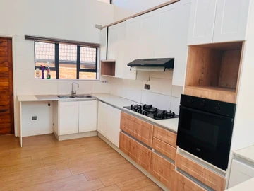 3 Bedroom Flat & Apartment