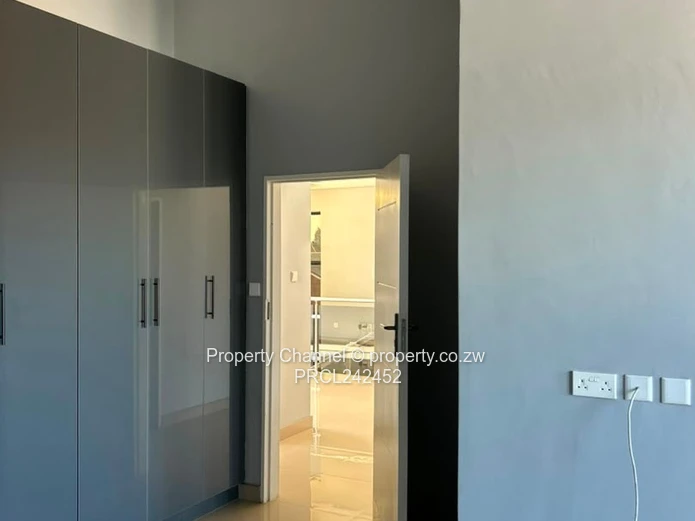 Modern 4-Bed Apartment in Madokero | Pool & Borehole