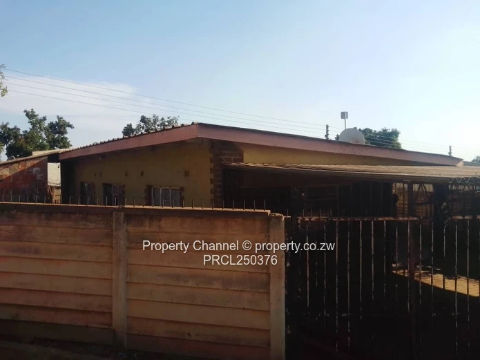 House For Sale In Warren Park 1