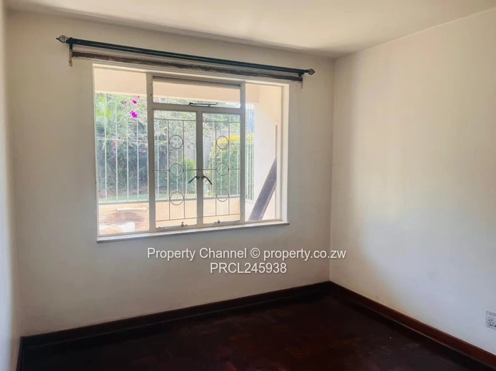 Sunlit 2-Bed Avondale Flat - Bay Window & Wooden Floors