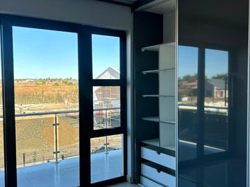 4 Bedroom Flat & Apartment