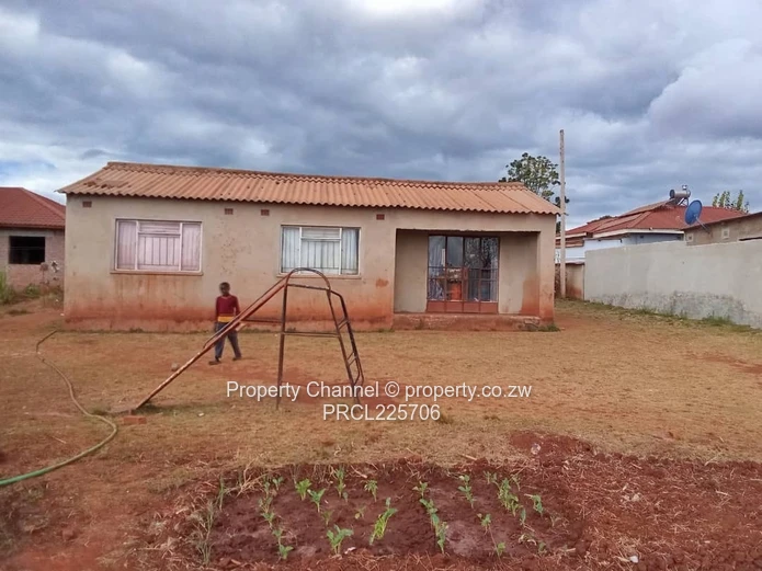 800sqm Stand with a 3 Bed Cottage.