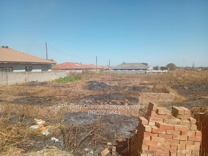 538m² Stand with Trenches & Street Access in Damofalls