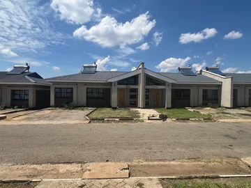 2 Bedroom Flat & Apartment