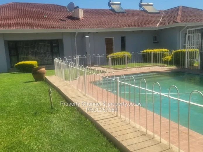 Spacious 7-Bed Home with Pool & Borehole, Greystone Park
