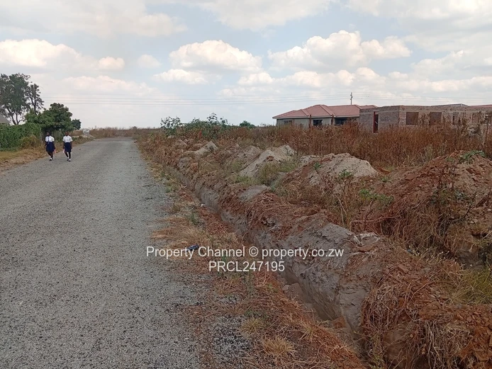 Serviced 200m² Glen View Stand — Tarred Road & Water