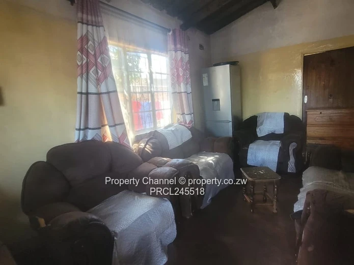 Available is a House for Sale in Glenview 3