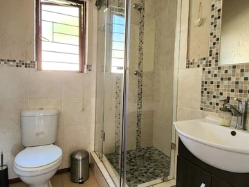 3 Bedroom Flat & Apartment