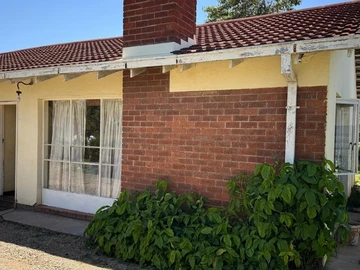 3-Bedroom Sunridge Residence with Garage, Verandah, & Water Tank