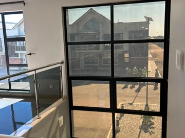 4 Bedroom Flat & Apartment