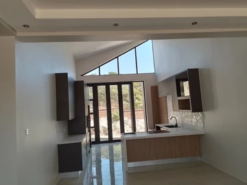 4 Bedroom Flat & Apartment