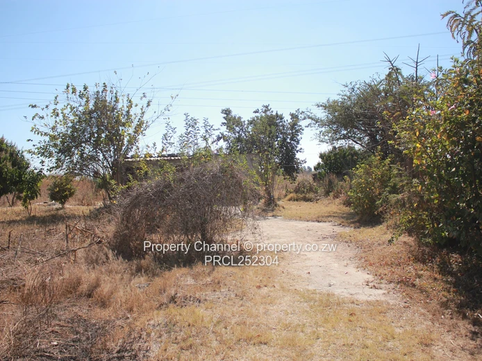  1500m² Stand in Norton Trafalga — Gravel Road Access