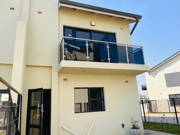 2 Bedroom Flat & Apartment
