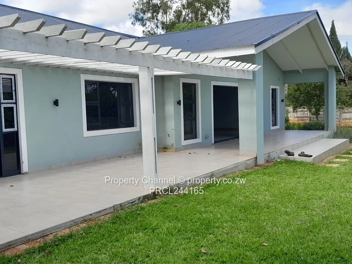 Spacious 3-Bed Mandara Home on 2000m² with Borehole