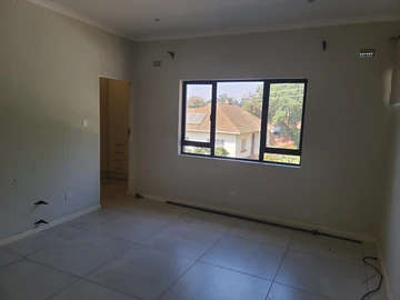 3 Bedroom Flat & Apartment