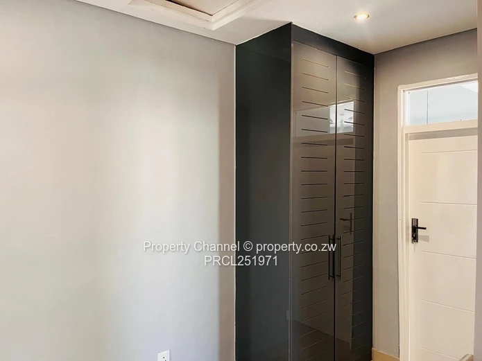 Madokero 2-Bed Flat - Pool, Borehole & Balcony