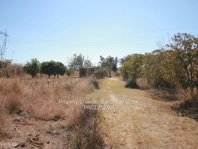  1500m² Stand in Norton Trafalga — Gravel Road Access