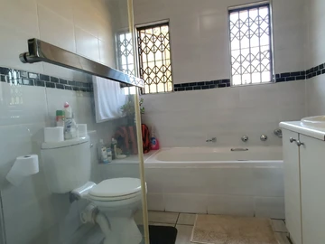 3 Bedroom Flat & Apartment