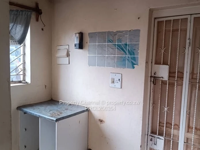 Msasa Park: 2-Bed Home with Covered Carport & Yard