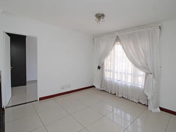 2 Bedroom Flat & Apartment