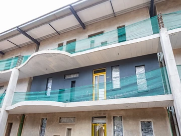 2 Bedroom Flat & Apartment