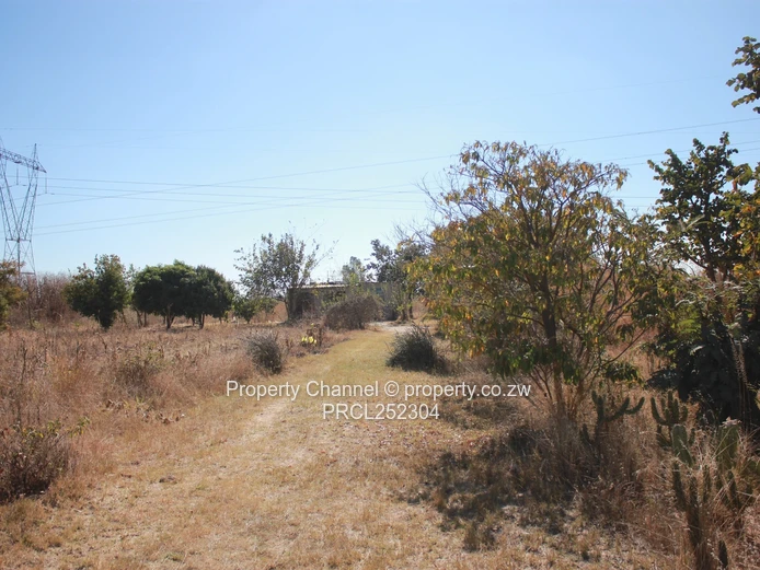  1500m² Stand in Norton Trafalga — Gravel Road Access