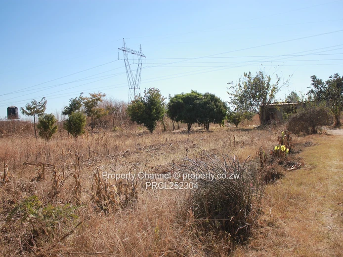  1500m² Stand in Norton Trafalga — Gravel Road Access