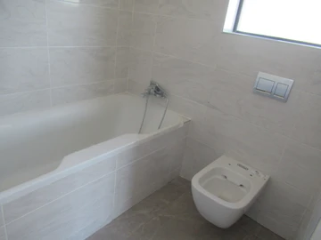 4 Bedroom Flat & Apartment