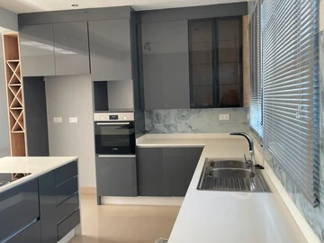 4 Bedroom Flat & Apartment
