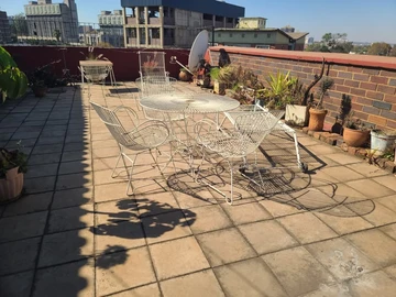 2 Bedroom Flat & Apartment