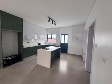 4 Bedroom Flat & Apartment