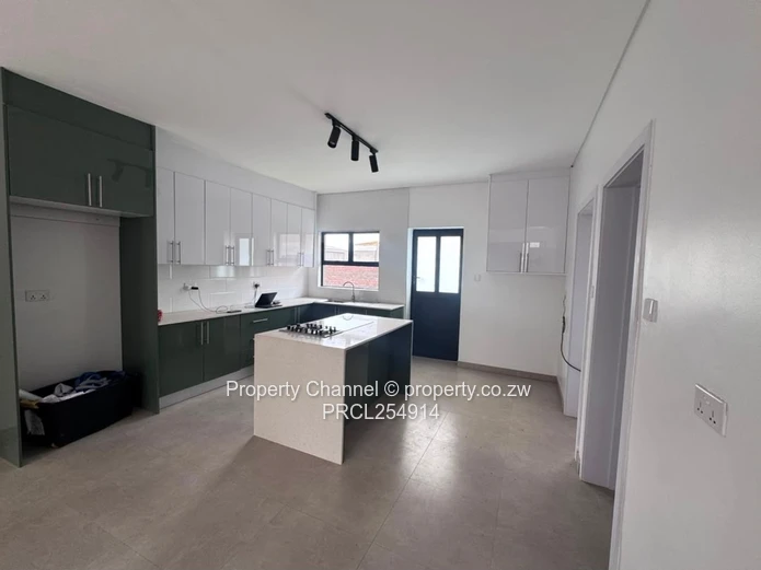 Modern 4-Bed Apartment in Marlborough
