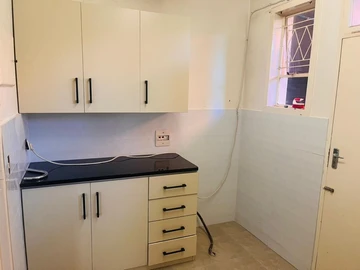 2 Bedroom Flat & Apartment